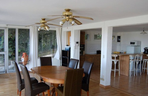 Suresnes Apartment | Spacious 3-Bedroom Apartment Near Paris with Kitchen Access