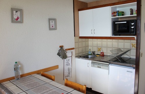 Eclose-Ouest Apartment | Inviting Appart for 4-6, Pet Friendly with Amazing Views