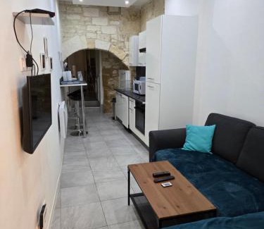 Lunel Apartment | Cozy Independent Apartment with Terrace and Ocean View