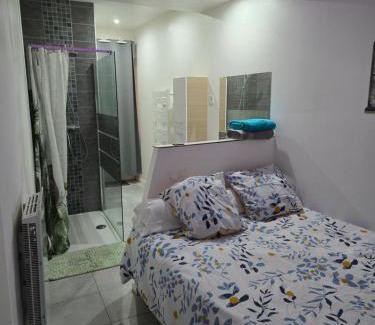 Lunel Apartment | Cozy Independent Apartment with Terrace and Ocean View