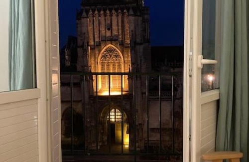 Saint-Jean Apartment | Bright 90m2 Apartment in City Center with Church View