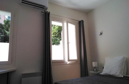 Mazarin Quarter Apartment | Scenic Appart Aix Mazarin with Oceanfront Views