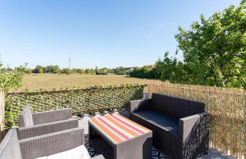 Manduel Apartment | Pet-Friendly Retreat at Aux portes de la Camargue, Rated 9.2