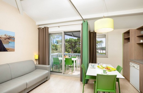 Soustons Condo | Scenic Apartment with Park View & Pool Access Awaits You