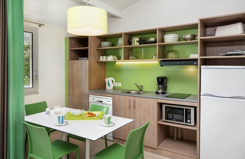 Soustons Condo | Scenic Apartment with Park View & Pool Access Awaits You
