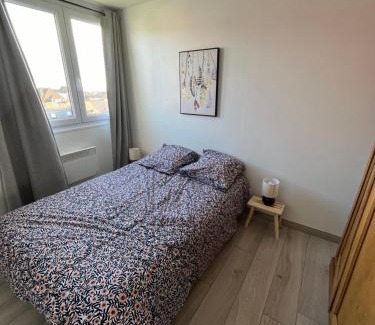 Equihen-Plage Apartment | Cozy Seaside Apartment with Ocean Views & Pet-Friendly Stay