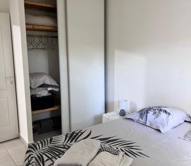 Le Carbet Apartment | Tranquil Appart Calme Vue Mer with Sea View and Family Comfort