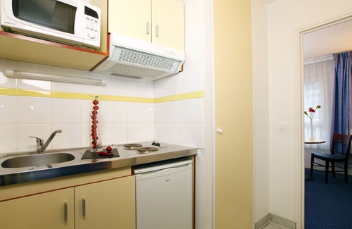 Blatin Apartment | Budget-Friendly Appart'City Classic in Clermont Ferrand