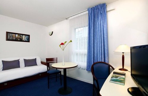 Blatin Apartment | Budget-Friendly Appart'City Classic in Clermont Ferrand