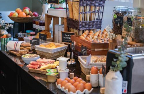 Centre Ville Apartment | Pet-Friendly Appart'City Confort Pau Centre with Breakfast