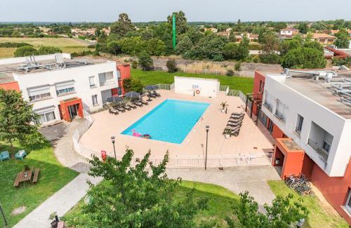 Cornebarrieu Apartment | Pet-Friendly Appart'City Confort Toulouse with Pool & Breakfast