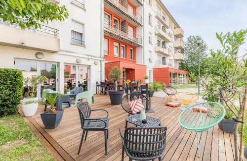 Cornebarrieu Apartment | Pet-Friendly Appart'City Confort Toulouse with Pool & Breakfast