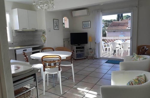 Saint-Aygulf Apartment | Relaxing Villa Retreat with Private Pool and Ocean Views