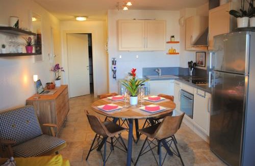 L'Ile-Rousse Apartment | Cozy Apartment with Terrace, Steps from the Beach