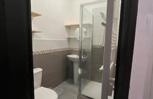 Roubaix Apartment | Cozy 2P Apartment Near Metro in Lille - Guest Rated 8.2