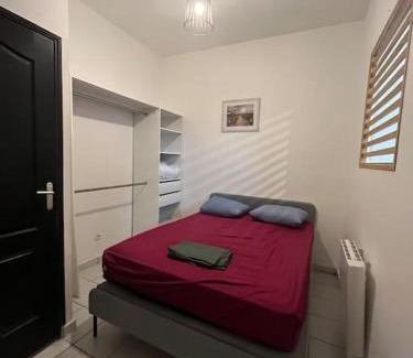 Roubaix Apartment | Cozy 2P Apartment Near Metro in Lille - Guest Rated 8.2