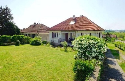 Corbeil-Essonnes Apartment | Cozy Retreat for Families: Quiet and Relaxing Getaway
