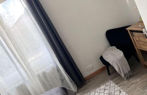 Premilhat Apartment | Cozy Retreat Overlooking Etang Sault – Rated 10/10!