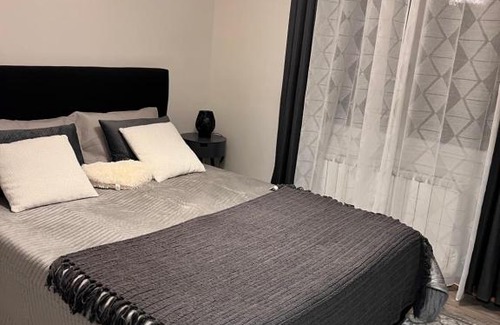 Premilhat Apartment | Cozy Retreat Overlooking Etang Sault – Rated 10/10!