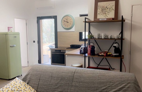 Grossa Apartment | Cozy Villa Apartment with Pool and Ocean Views