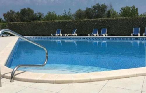 Saint-Cyprien Plage Apartment | Elegant Apartment Retreat with Pool and Child-Friendly Perks
