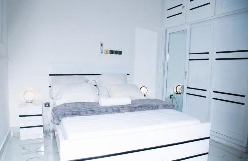 Douala Apartment | Family-Friendly Appart ELRESIDANCIEL Palmiers 2 – Rated 9/10