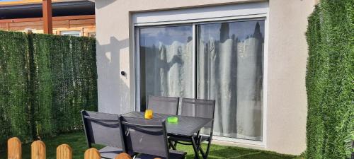 Tarascon Apartment | Relax at Appart'Estel: Pool Access & Scenic Terrace