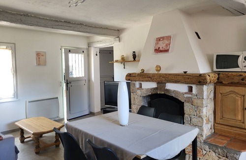 Saint-Cezaire-sur-Siagne Apartment | Serene Retreat: Family-Friendly Apartment in Tranquil Setting