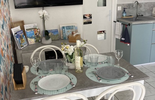 Saint-Georges-de-Didonne Apartment | Beachside Appartement near St Georges with Pool & Ocean View