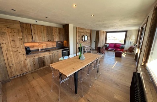 Le Bettex Apartment | Elegant Appart 2 Le Bettex: Mont Blanc Views & Family-Friendly