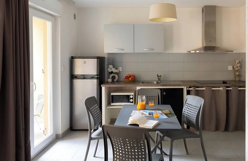 Corte Hotel | Convenient Appart Hôtel Corte HR with Pool and Spa Amenities