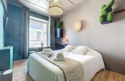 Saint-Jean-le-Thomas Hotel | Pet-Friendly Escape at Hotel Des Bains with Ocean Views