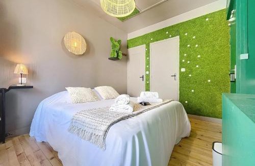 Saint-Jean-le-Thomas Hotel | Pet-Friendly Escape at Hotel Des Bains with Ocean Views