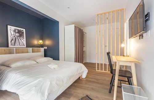 Aguado Apartment | Family-Friendly Appart'Hôtel Flowery Green in Evry