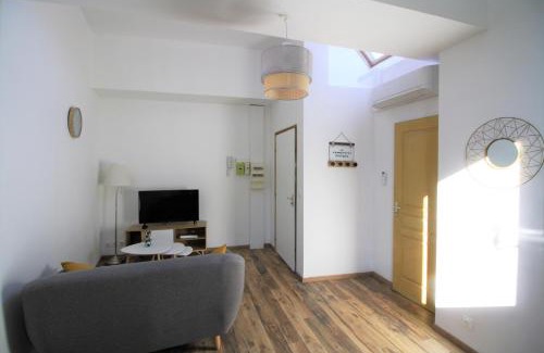 La Tour-du-Pin Apartment | Family-Friendly Stay at Appart'hôtel Le Pin - Rated 8.7