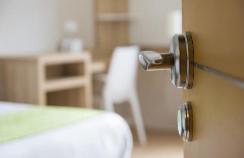 Yves Farge - Le Fleuve Apartment | Discover Q7 Lodge Lyon 7: Pet-Friendly & Family Friendly