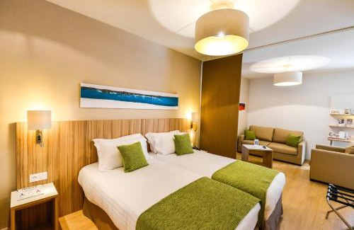 Yves Farge - Le Fleuve Apartment | Discover Q7 Lodge Lyon 7: Pet-Friendly & Family Friendly