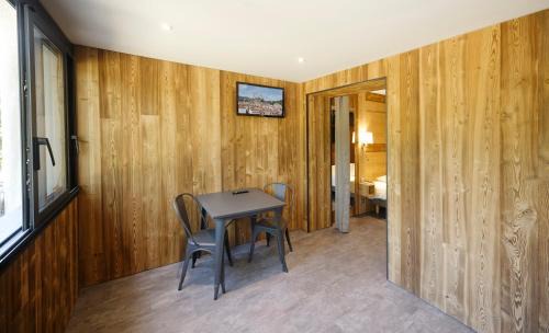 Foix Apartment | Pet-Friendly Appart-Hotel Du Lac with Family Amenities