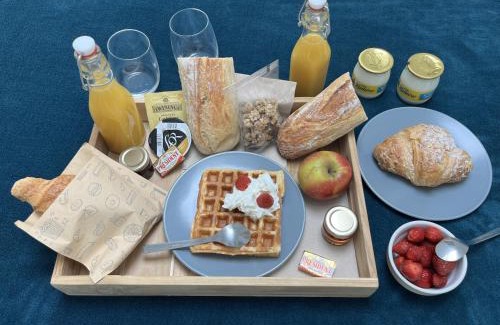 Chouzelot Apartment | Tranquil Le Bois de Moini: 4-Star Retreat with Ocean Views