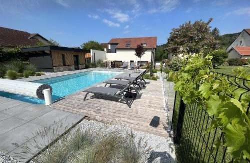 Chouzelot Apartment | Tranquil Le Bois de Moini: 4-Star Retreat with Ocean Views