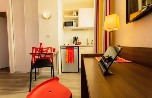 Clemenceau Apartment | Business Studio at Appart'Hotel Sea & Golf City Perpignan