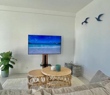 Lunel-Viel Apartment | Guest Rated 10/10: APPART'ICI - Numéro 3 Family Retreat