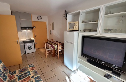 Le Lavandou Apartment | Prime Location Appart LAVANDOU: Steps to the Beach