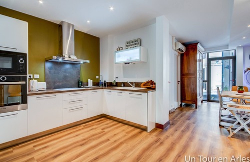Arles Apartment | Ground Floor Appart Loft with Spa & Family-Friendly Amenities