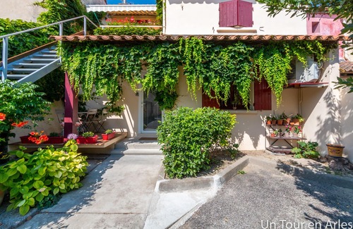 Arles Apartment | Ground Floor Appart Loft with Spa & Family-Friendly Amenities