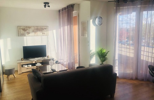 Blagnac Apartment | Family-Friendly Appart'MARCEL with Wheelchair Access