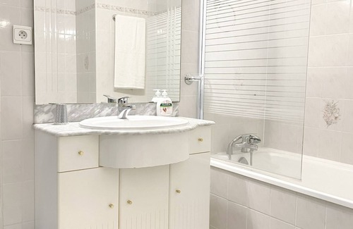 Blagnac Apartment | Comfort of Appart'Matisse: Free WiFi & Family Friendly