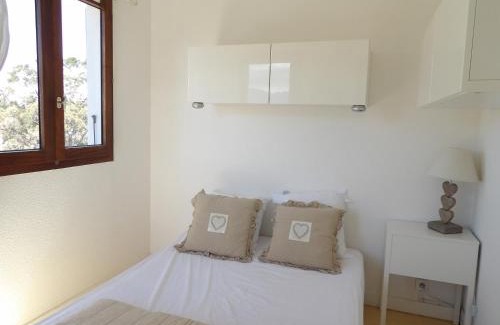 Saint-Cyprien Plage Apartment | Appart mezzanine avec balcon Piscine