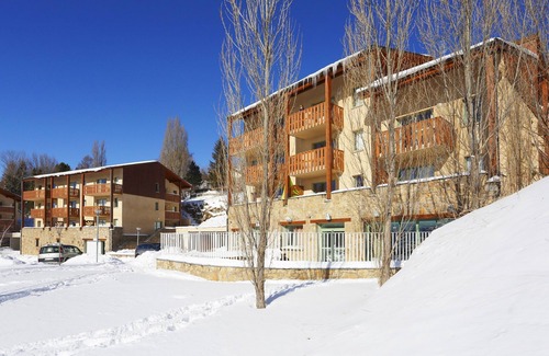 Font-Romeu-Odeillo-Via Condo | Cozy Mountain Retreat with Pool Access and Family-Friendly Perks