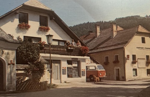 Oeblarn Apartment | Comfortable Family Retreat at Gasthof*** zum Stralz'n